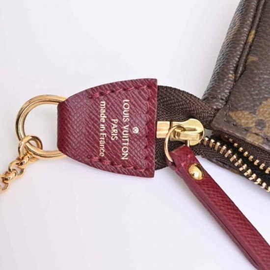 Louis vuitton mini pochette close up